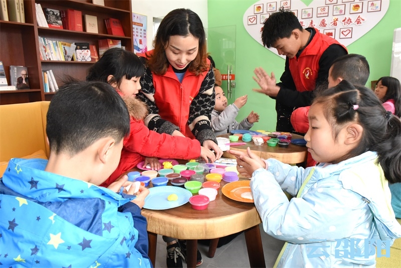 关爱未成年人身心健康丨500余名志愿者走进邵阳市区140个社区(图5)