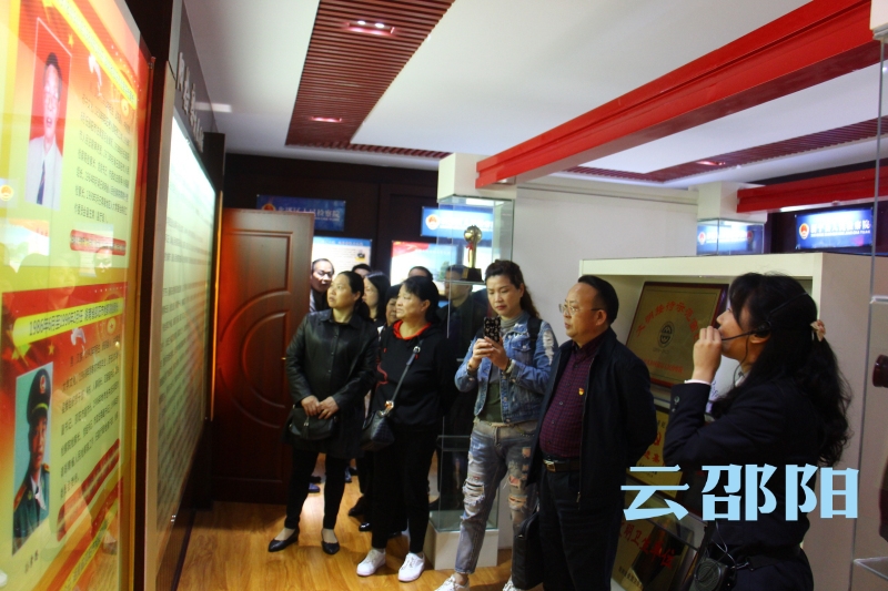 五一前夕 劳模受邀走进邵阳检察机关感受检察力量(图1)