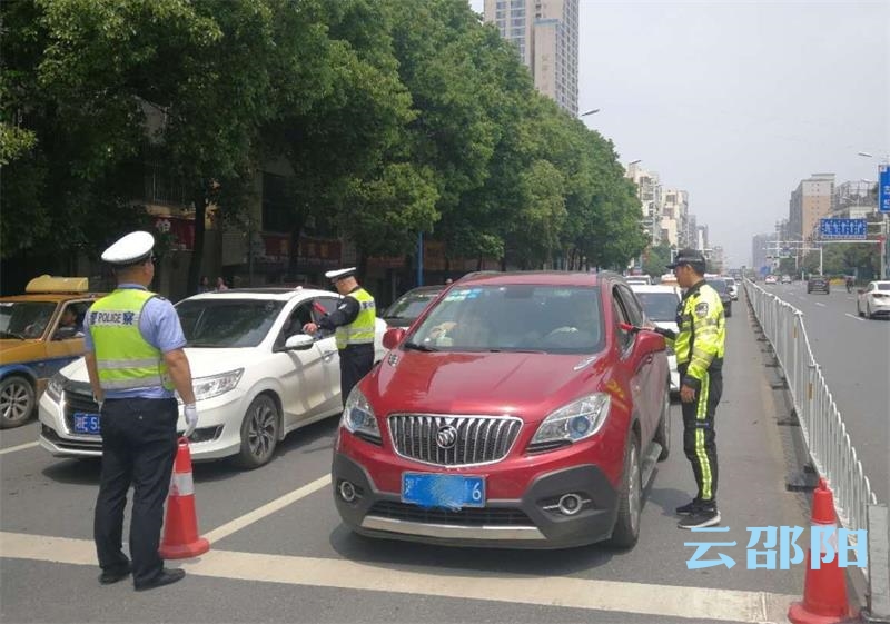 “五一”小长假：邵阳公安交警全警上路保畅通(图3)