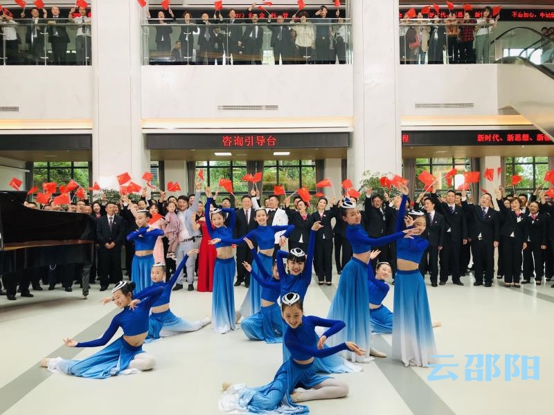 邵阳市不动产人唱响《我和我的祖国》 献礼祖国70周年华诞(图3)