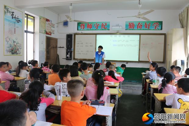 邵阳环保志愿者走进小学校园开展环保科普宣传(图1)