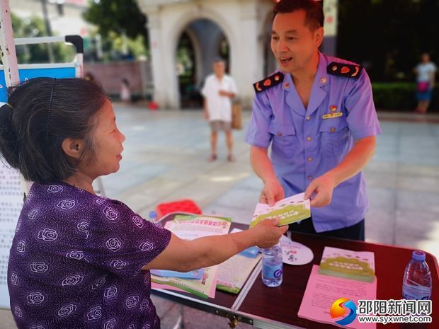 邵阳开展食品安全宣传周活动 保障“舌尖上的安全”(图2)