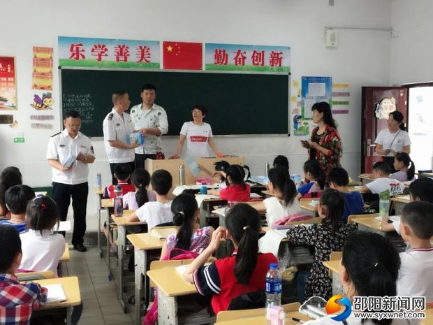 邵阳市地方海事局开展“水上交通安全知识进校园”活动(图1)