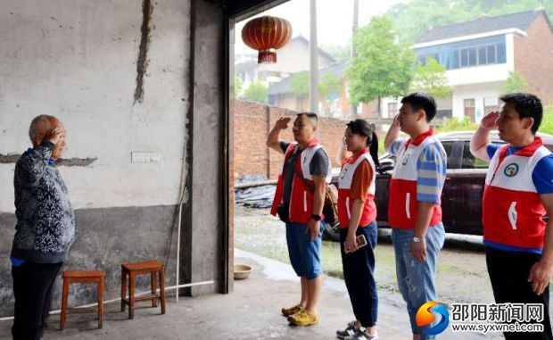 邵阳市药品不良反应监测中心党支部慰问老党员(图2)
