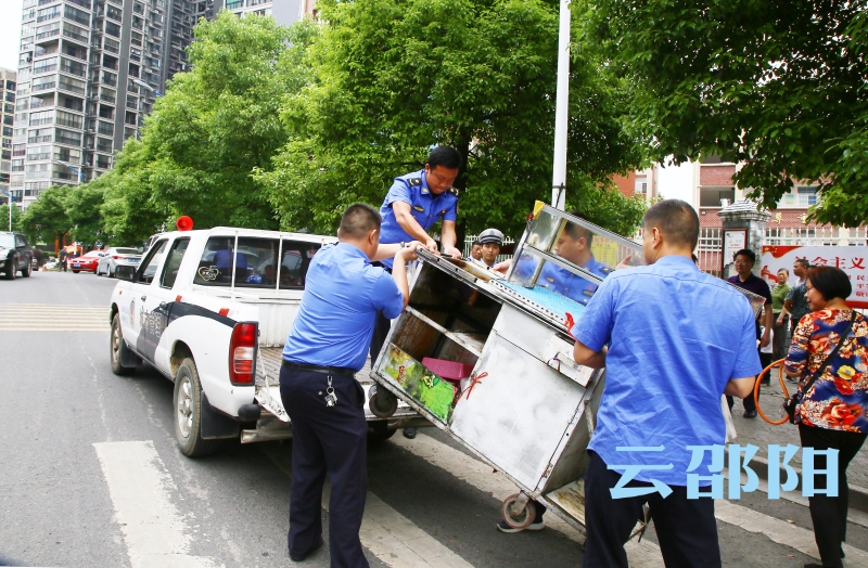 邵阳市开展市区校园及周边治安综合整治行动(图3)