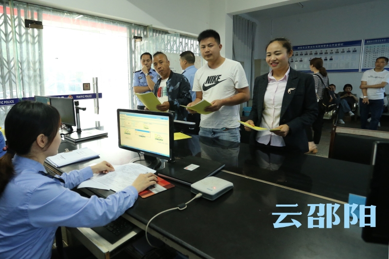 邵阳交警：执行“放管服” 便民新举措(图3)