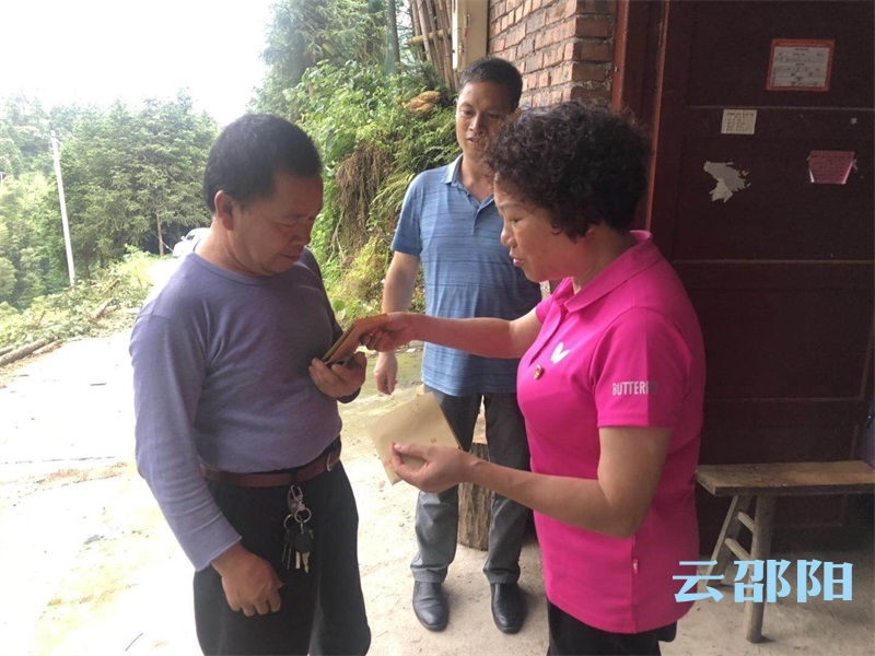 邵阳市行政审批服务局：驰赴帮扶村开展抢险救灾(图3)