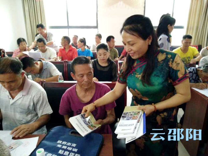 邵阳70余名残疾人接受免费培训(图2)