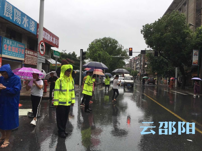 洪水过境 邵阳市部分路段实施交通管制(图1)