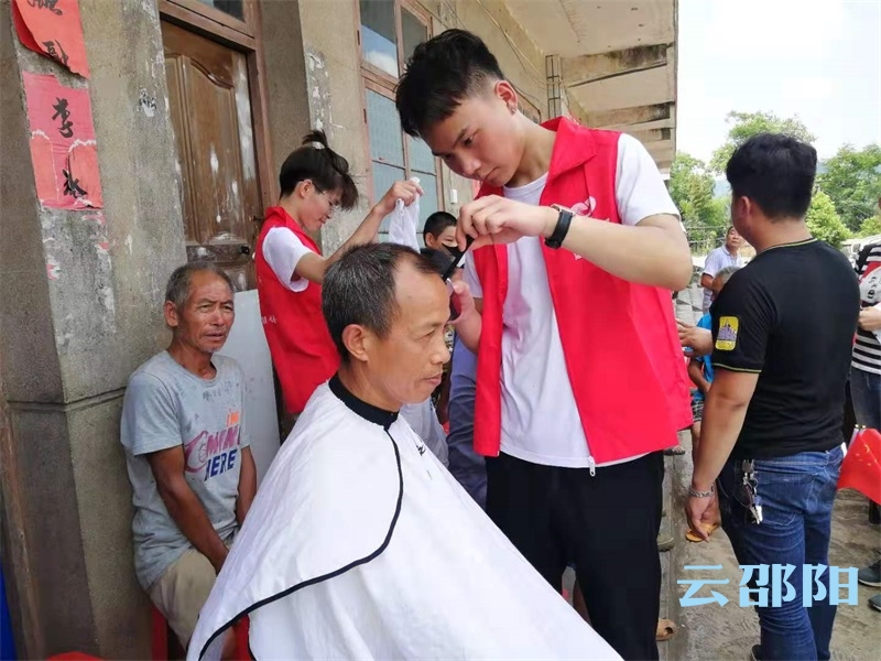 邵阳市妇联：汇聚巾帼力量 助力精准扶贫(图3)