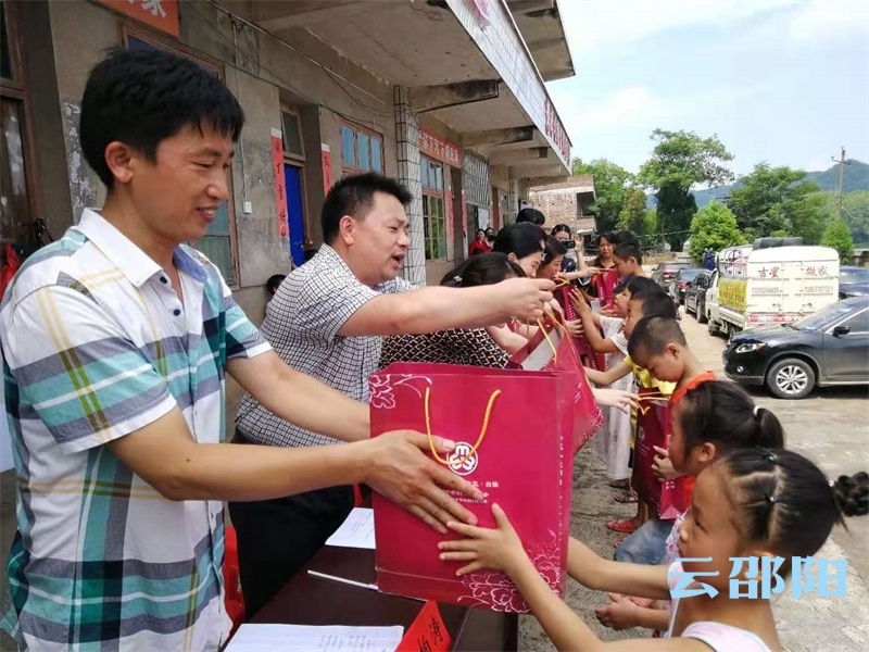 邵阳市妇联：汇聚巾帼力量 助力精准扶贫(图1)