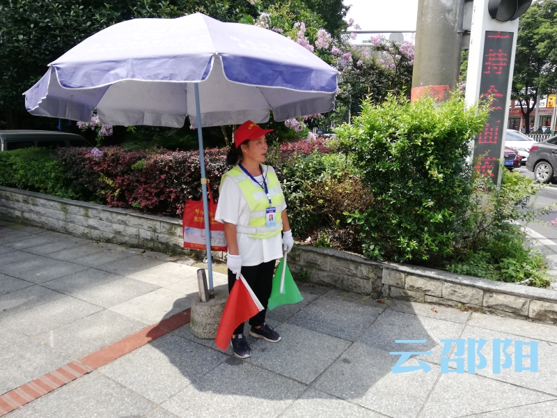 致敬！高温下的劳动者，邵阳因你更美丽(图1)