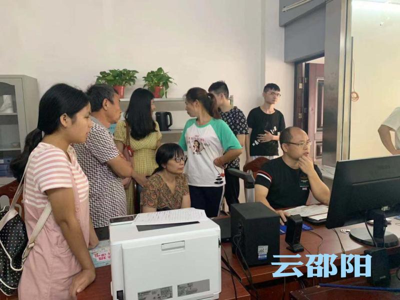 助学贷款帮助邵阳8728名贫困学子升学(图1)