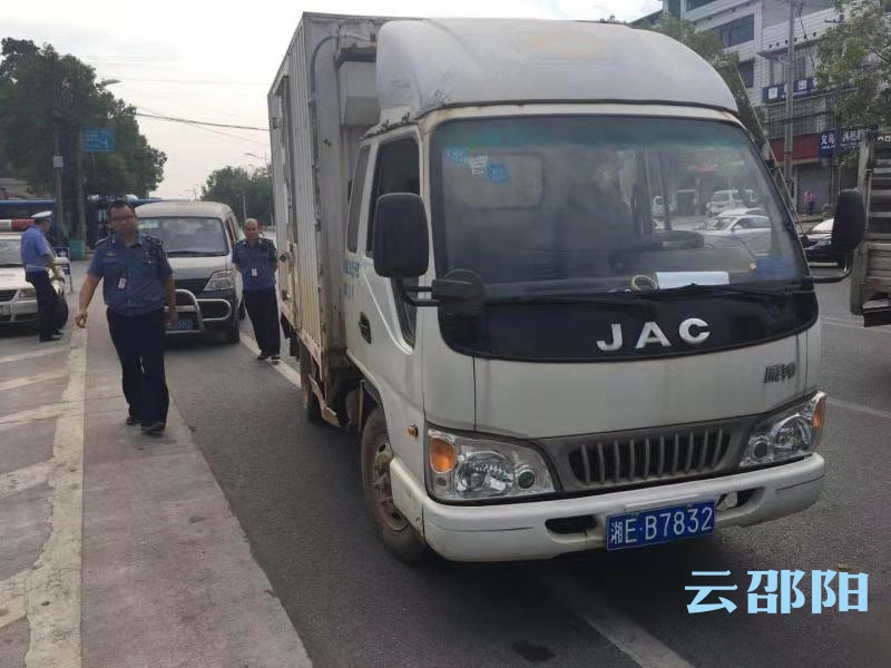 邵阳市区开展交通运输专项整治行动(图1)