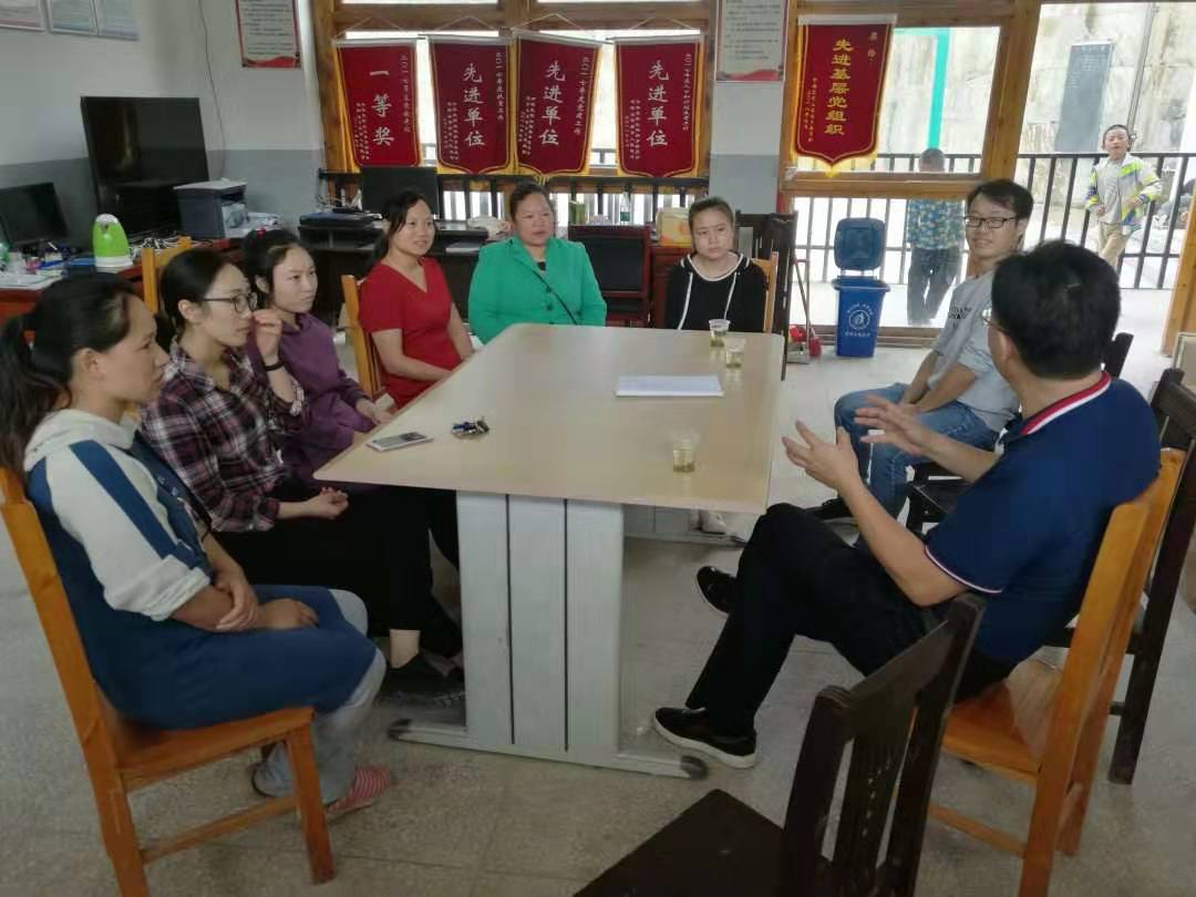 邵阳市工商联关爱富寨光彩小学(图1)