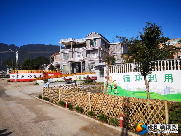 邵阳开展村庄清洁及"厕所革命"等行动改善农村人居环境(图1)