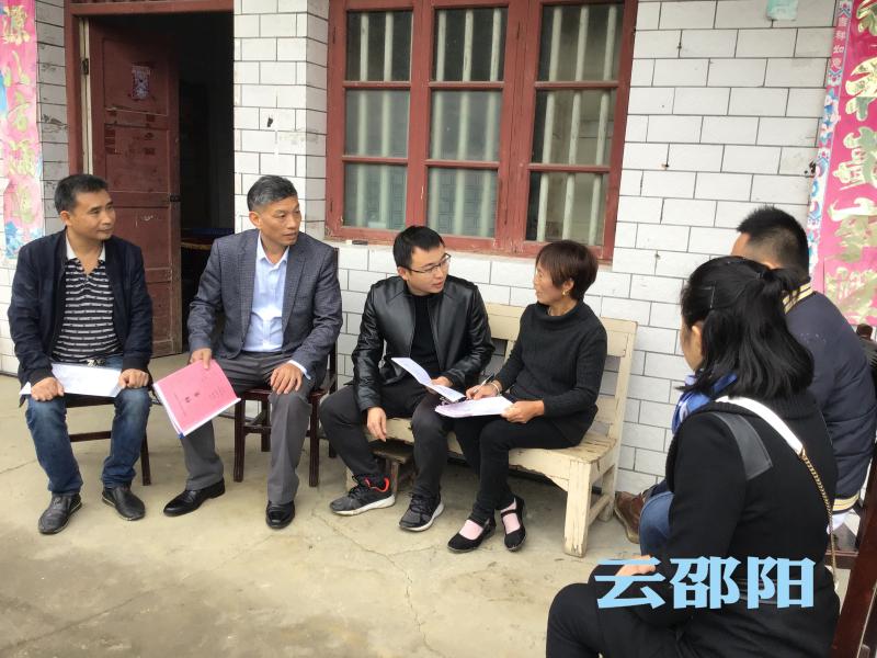 邵阳市政协机关“矢志为民”志愿服务走进长排村(图2)