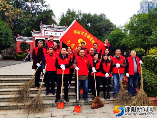 邵阳市交通运输局志愿者深入街头大清扫(图4)