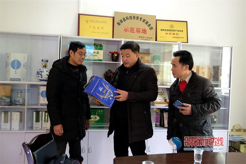 邵阳市农科院“三区”科技人才到新邵县开展科技服务(图2)