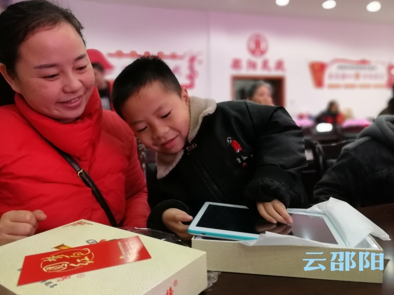 元旦节，邵阳121名困境儿童收到温暖的新年礼物(图6)