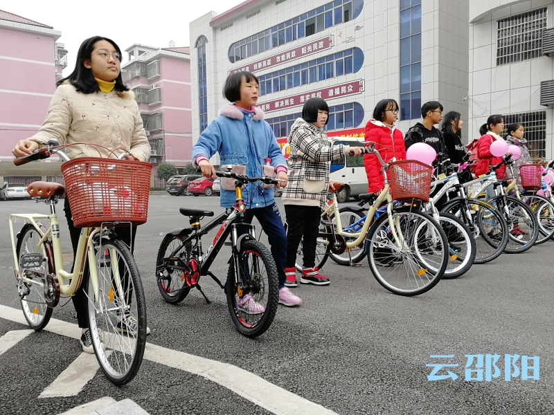 元旦节，邵阳121名困境儿童收到温暖的新年礼物(图3)