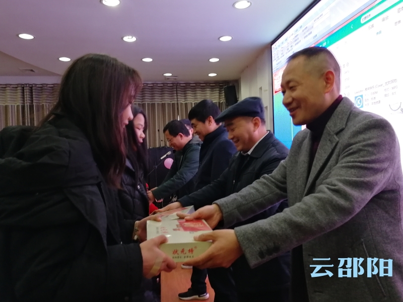 元旦节，邵阳121名困境儿童收到温暖的新年礼物(图4)