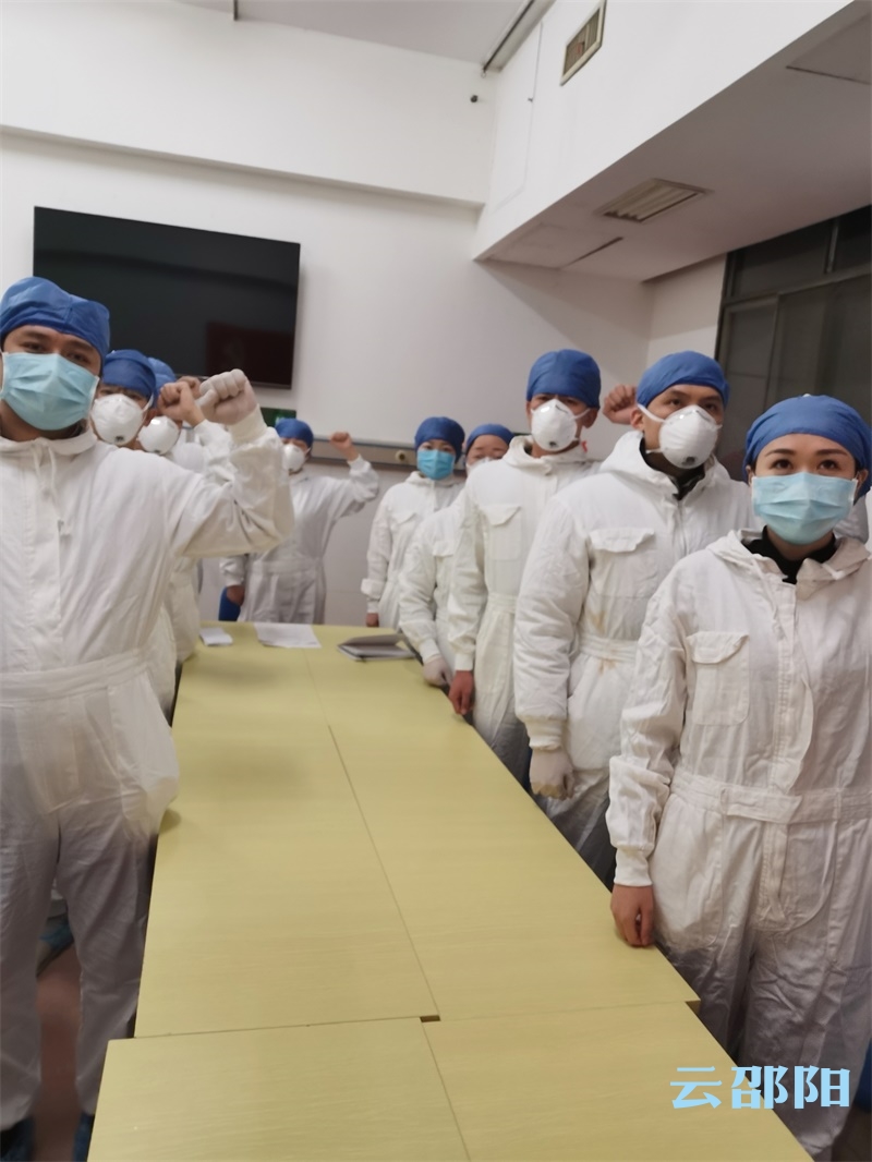 隔离区的奋战——记邵阳市中心医院感染科的最美天使(图2)
