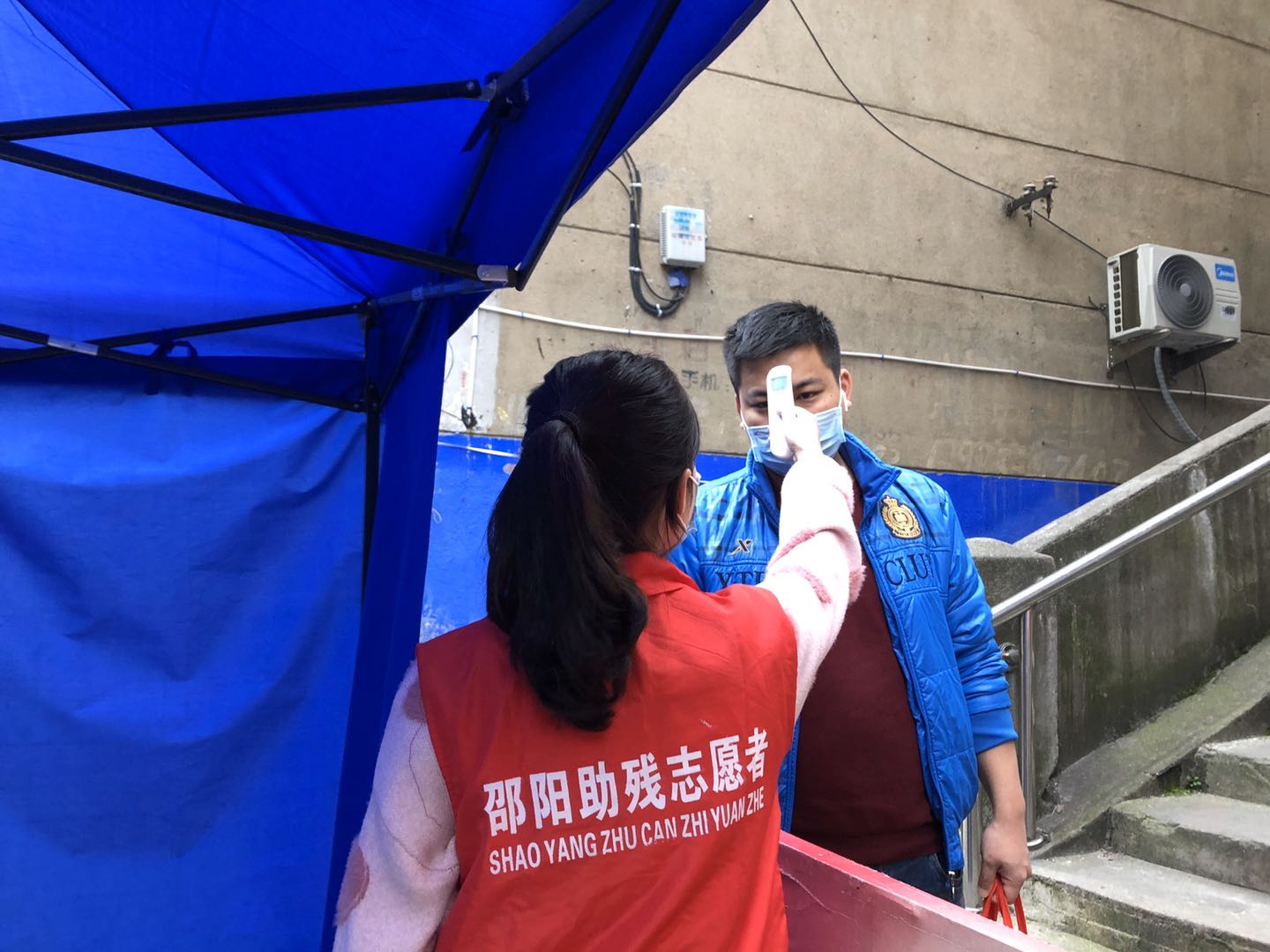 市直机关3100余名党员下沉社区协助开展疫情防控工作(图4)