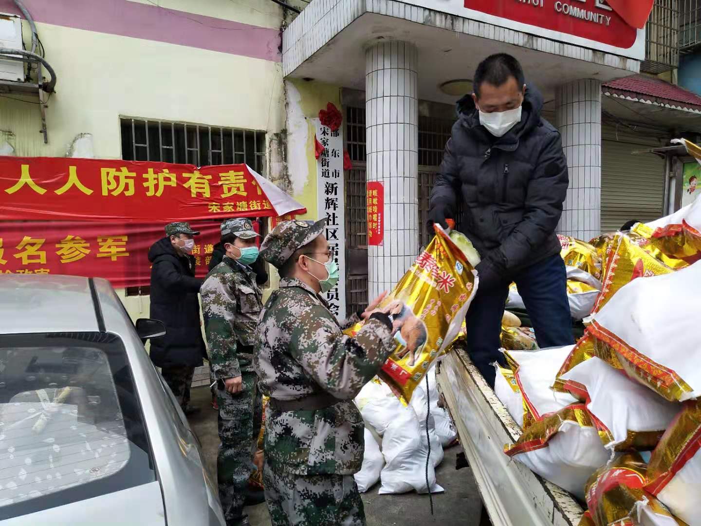 全民战“疫” 邵阳军分区官兵在行动(图4)