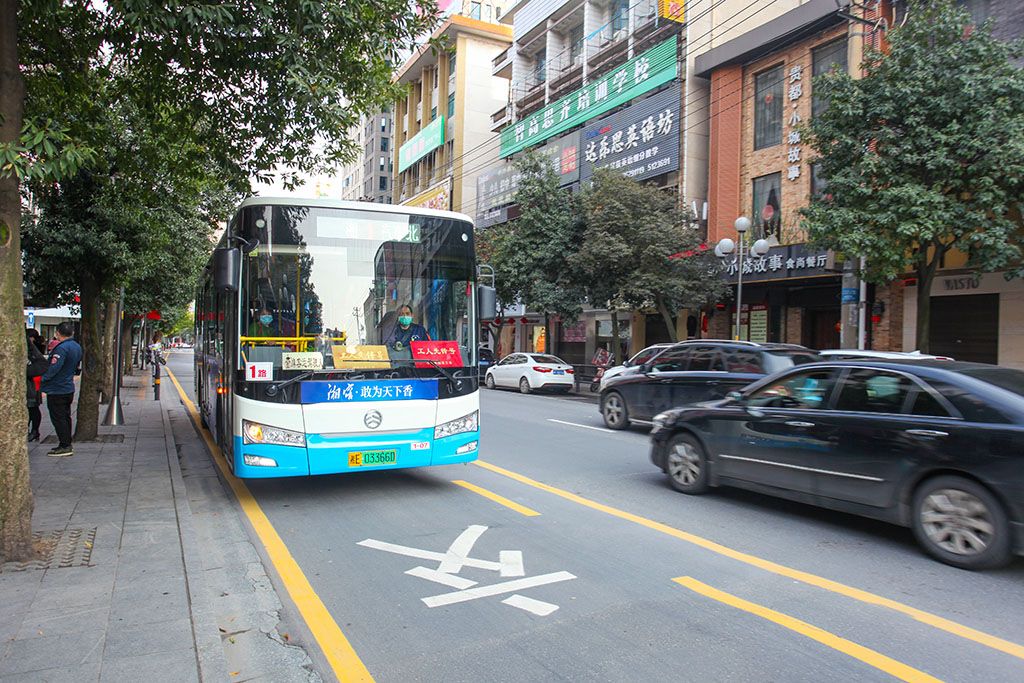 邵阳市区又有两条公交线路明日恢复开行(图1)