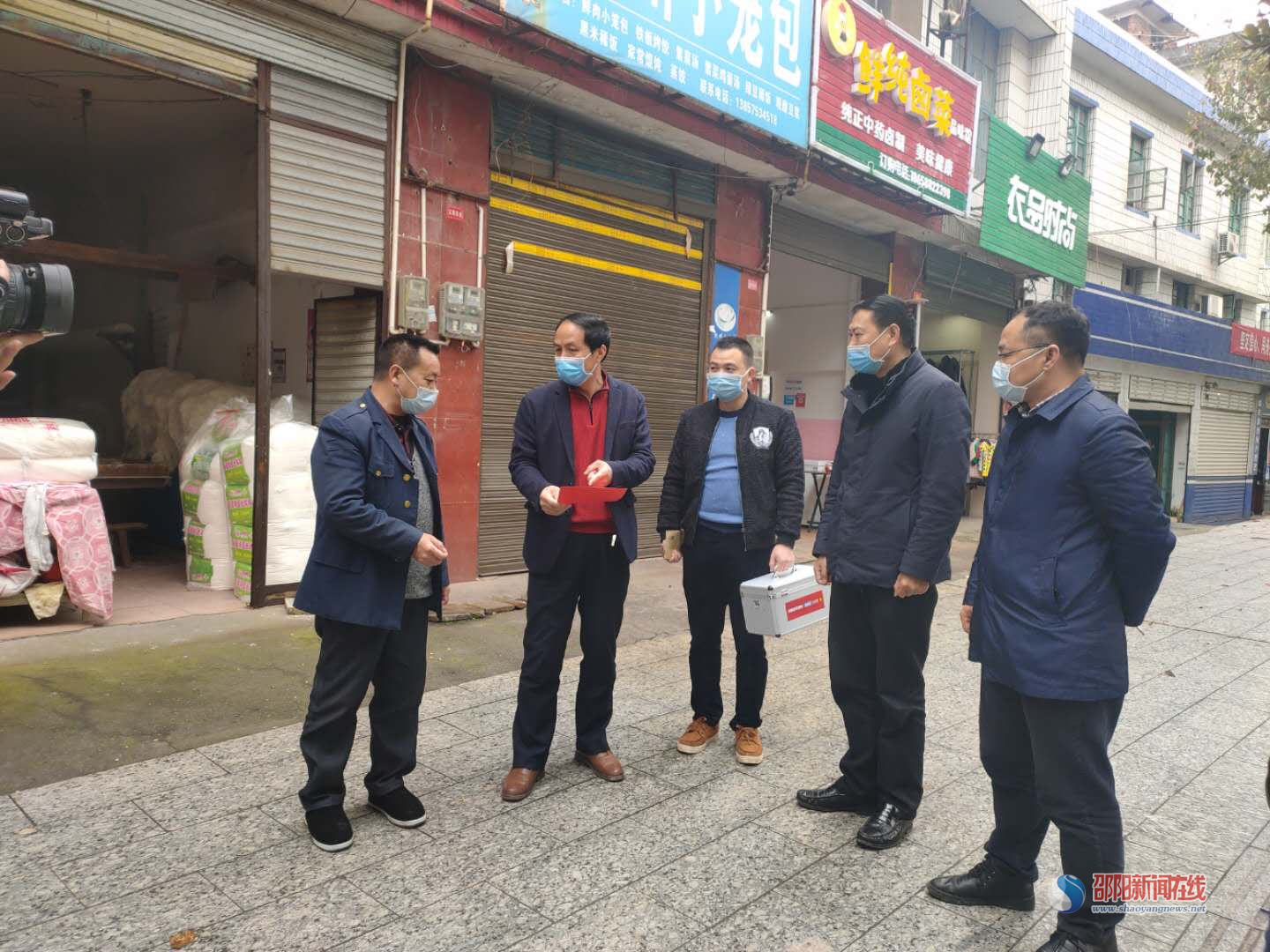 邵阳市退役军人事务局 走访慰问抗“疫”一线现役军人家属(图2)