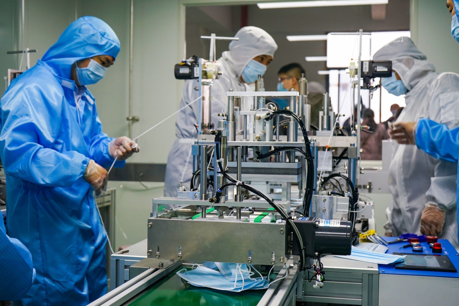 日产10万只！邵阳市区首条医用口罩生产线投产(图4)