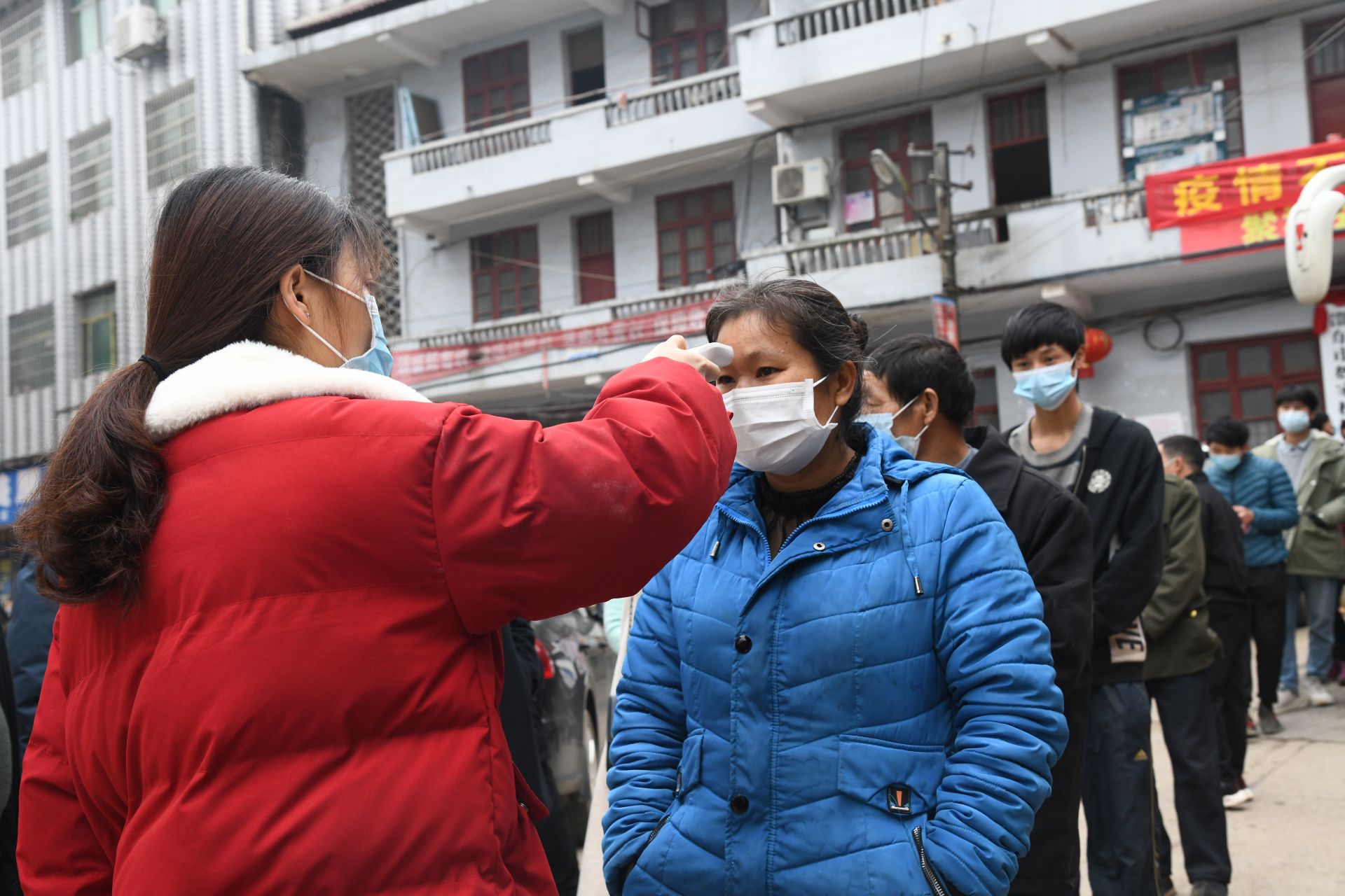 邵阳市人社局：送岗上门专车直达 复工返岗按下“快进键”(图1)