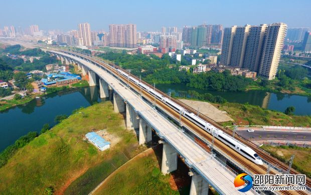 新建成的怀邵衡铁路