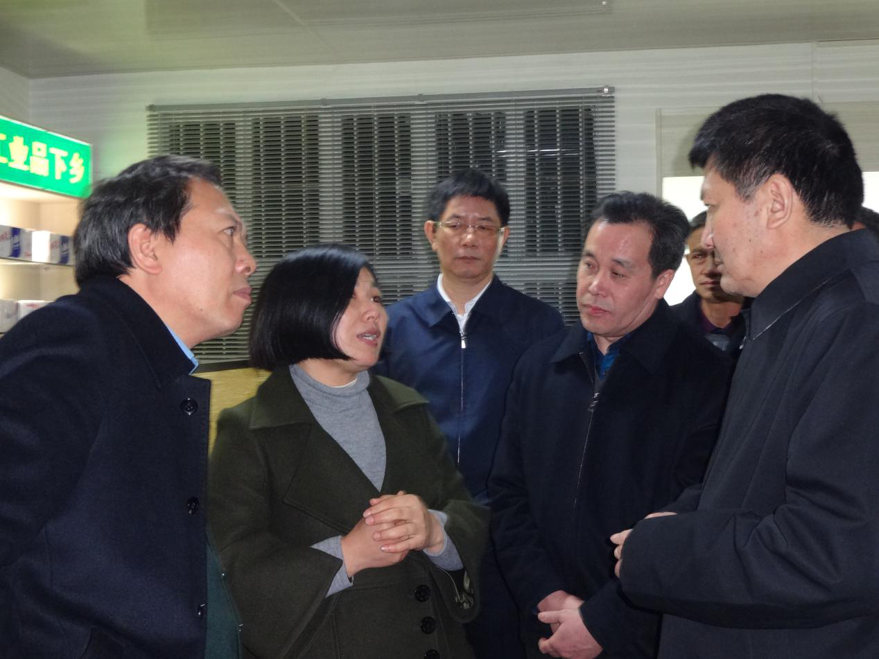 湖南省纪委书记傅奎到洞口县温塘村供销惠农综合服务社调研