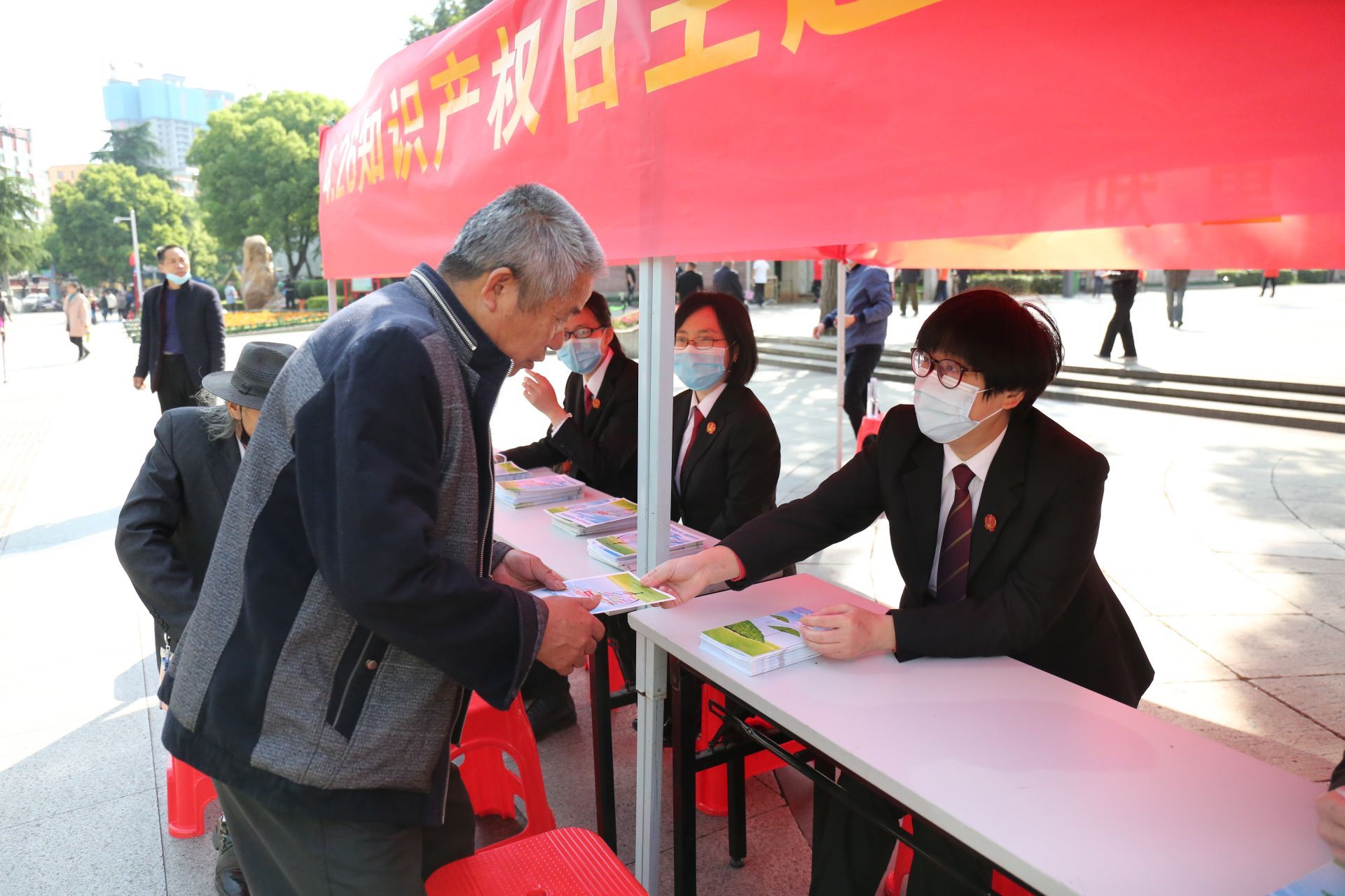 邵阳市中级人民法院开展知识产权普法宣传活动(图2)