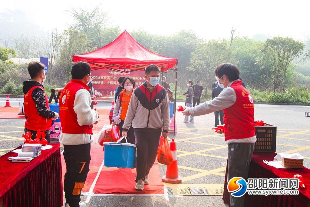 邵阳市高三初三学生迎来开学第一天(图3)