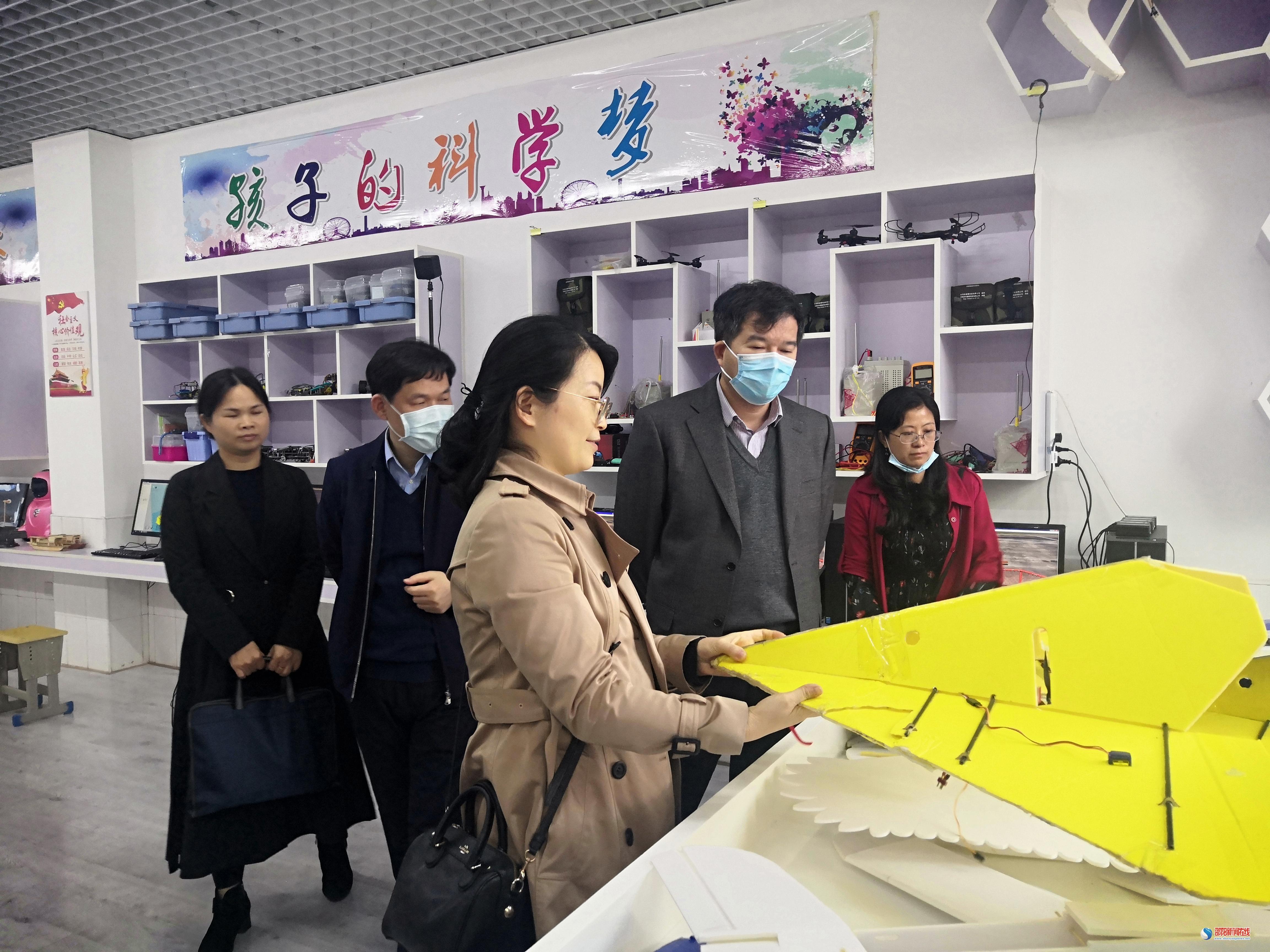 湖南省工信厅到邵阳市无线电科普教育基地调研(图2)