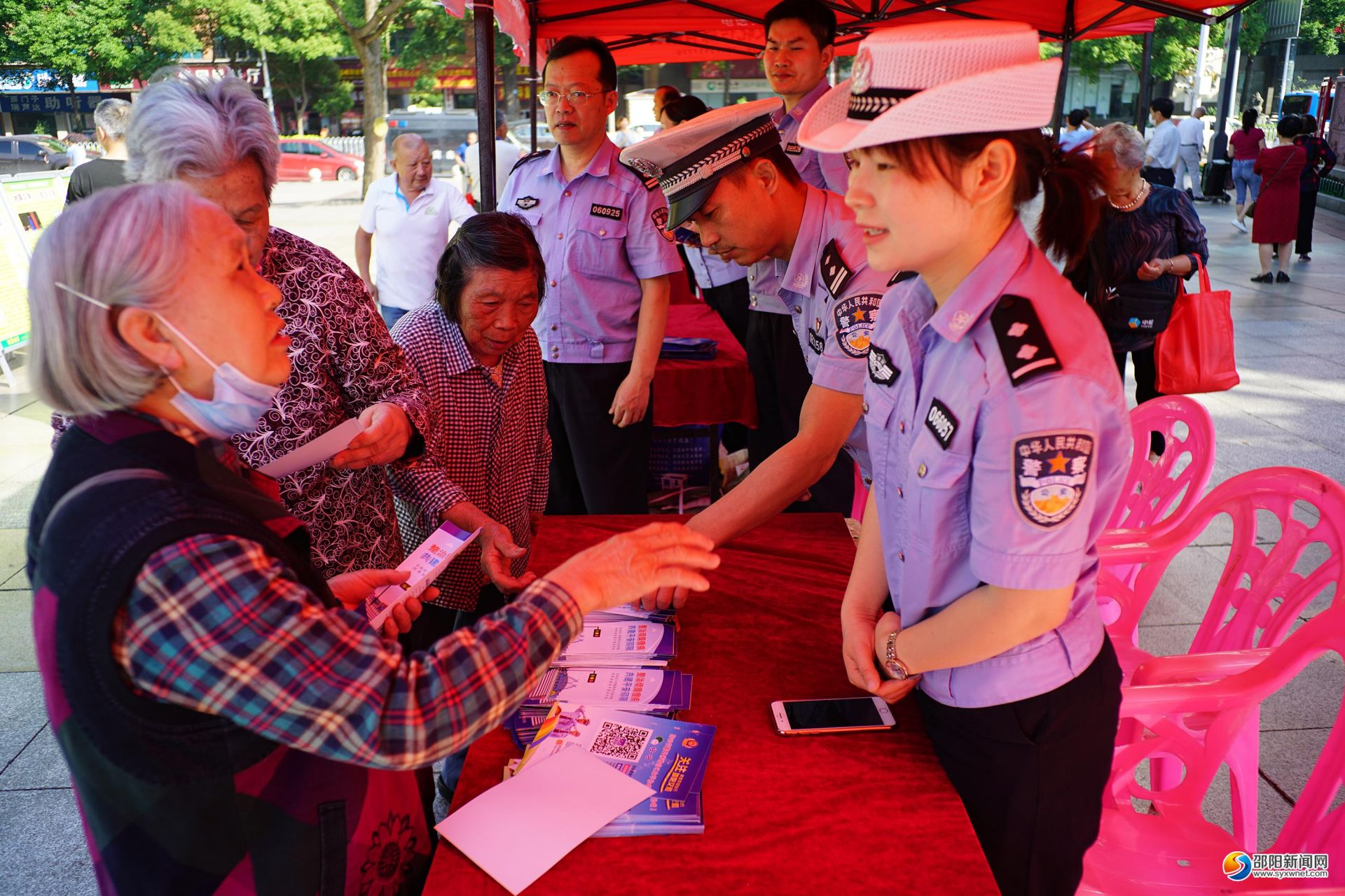 邵阳交警启动应急知识宣传周活动(图2)