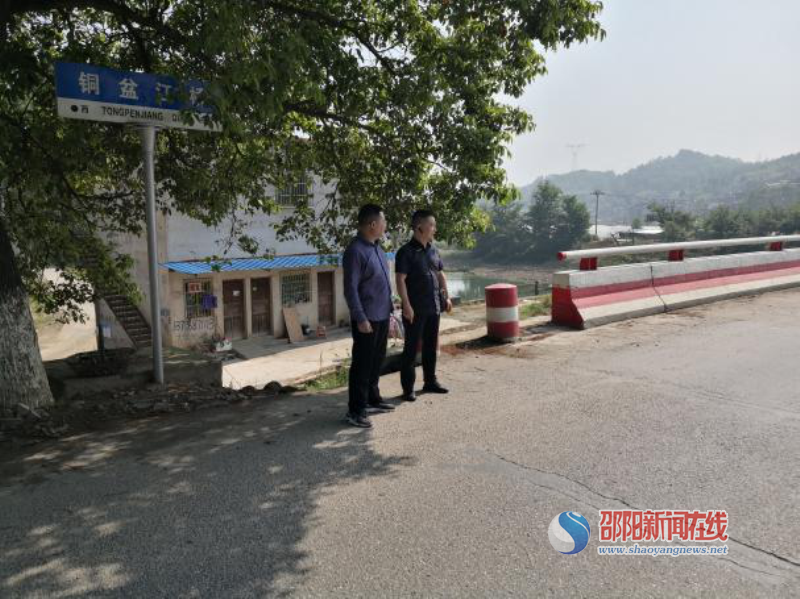 邵阳市公路建养中心督导节日公路保畅工作(图2)