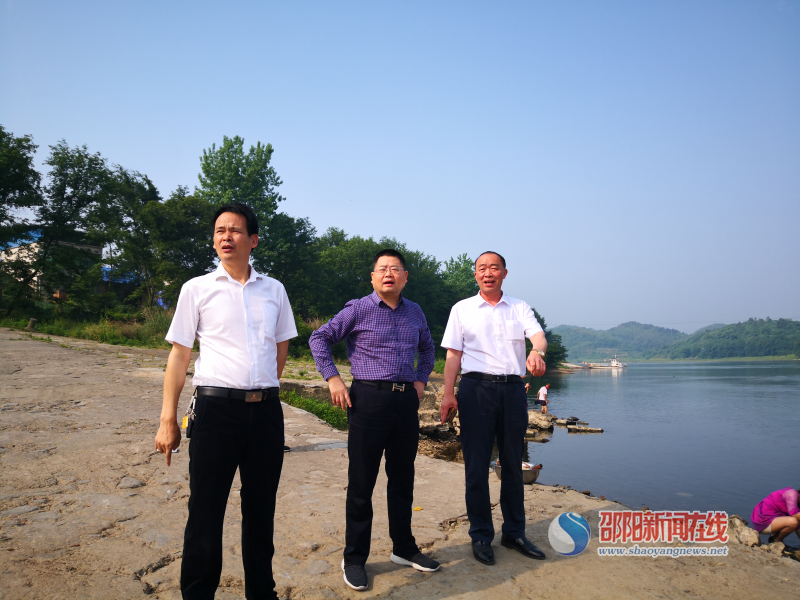 邵阳市公路建养中心督导节日公路保畅工作(图1)