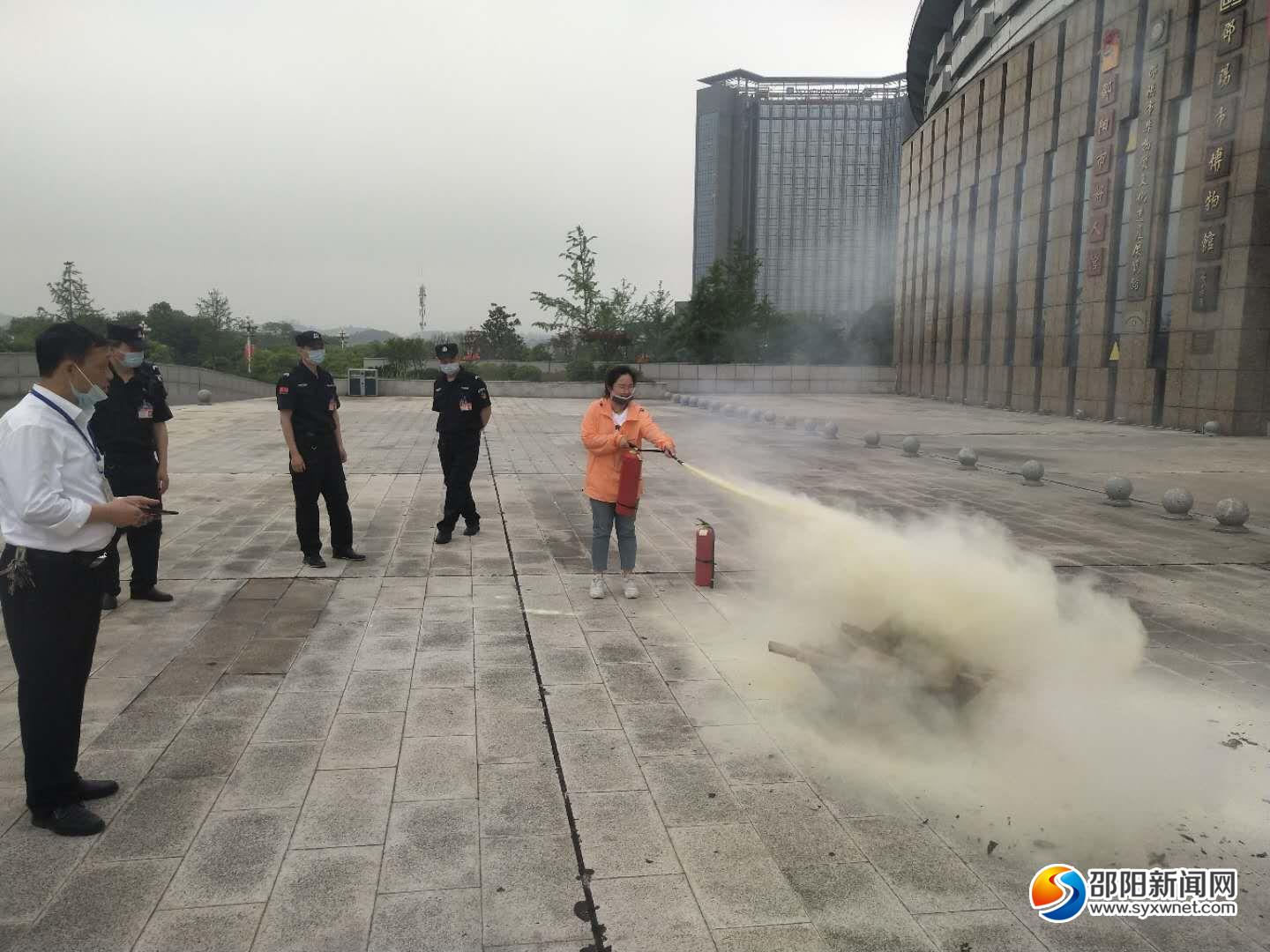 邵阳市博物馆开展消防演练筑牢文物安全“防火墙”(图1)