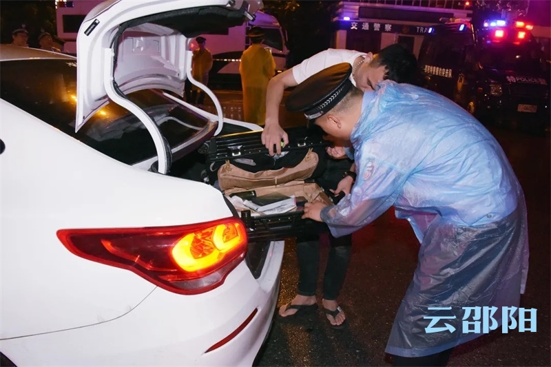 邵阳市公安机关开展统一清查行动 确保端午佳节欢乐祥和(图4)