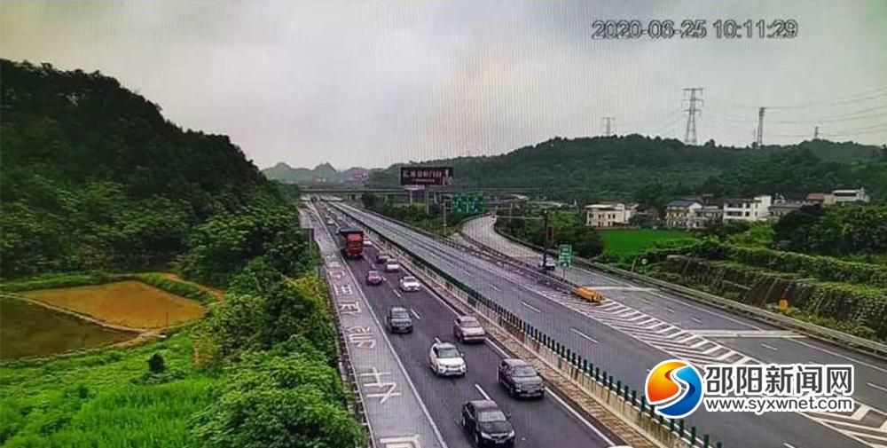 端午节期间邵阳高速公路车流量33.7万台次(图1)