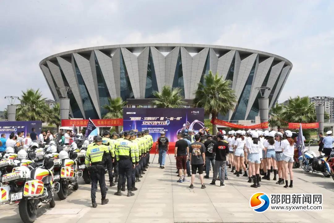 邵阳：为3600多名进城务工农民工发放安全头盔(图1)