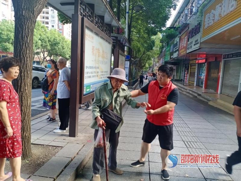 邵阳市交通建设质量安全监督管理处志愿者坚持在邵阳创文工作第一线(图1)