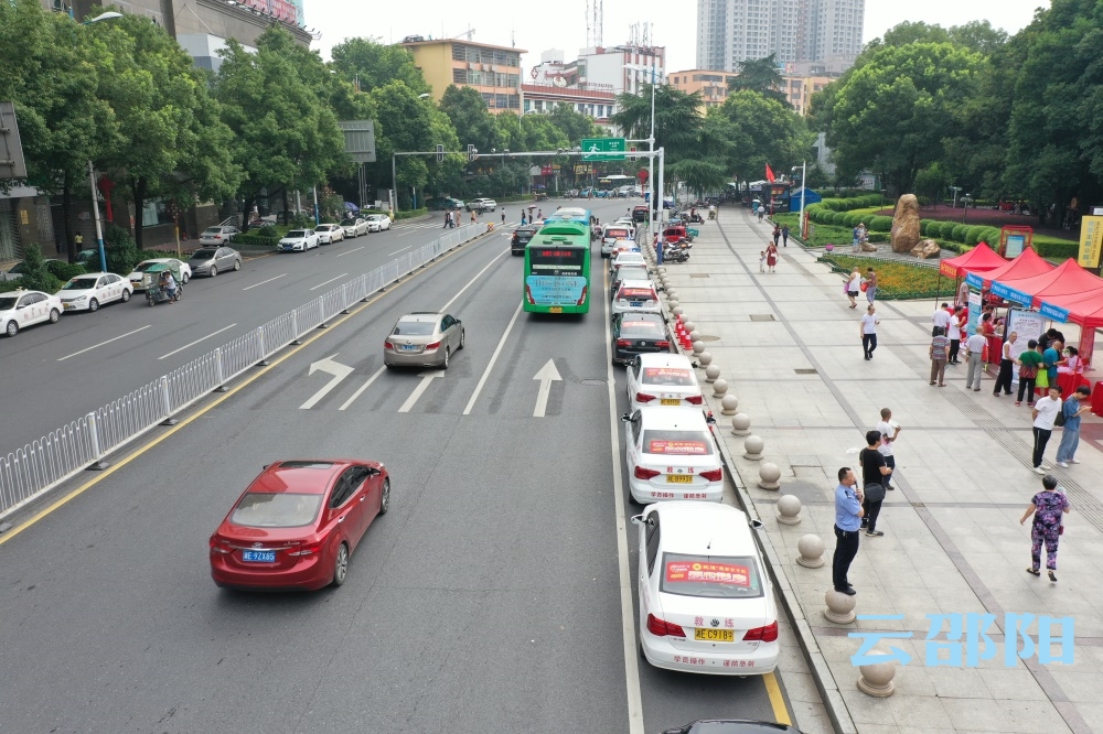 邵阳市启动“爱心送考”大型公益活动(图2)