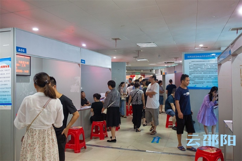 邵阳市举办退役军人及现役军人家属专场招聘会(图2)