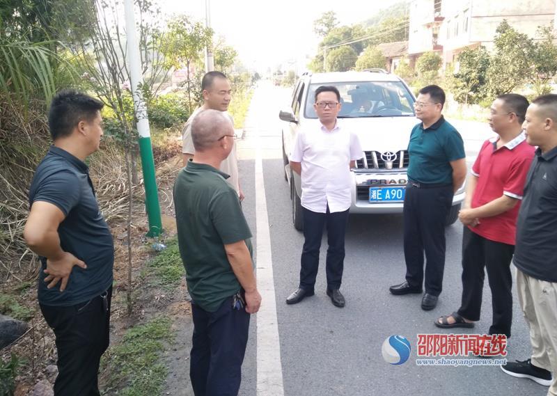 范赞科调研武冈公路迎“国检”准备工作(图1)