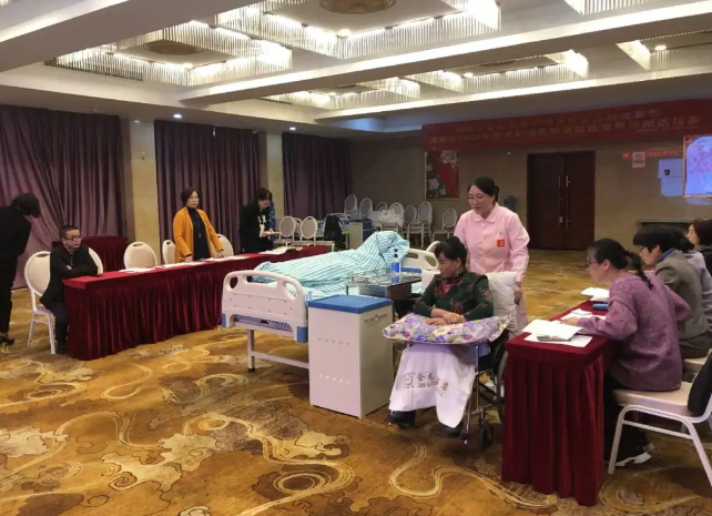 邵阳市举办首届养老护理员职业技能大赛(图1)